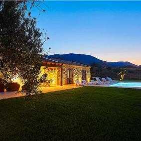 3 bedroom villa with infinity pool and jacuzzi, Scopello, sleeps 5-6
